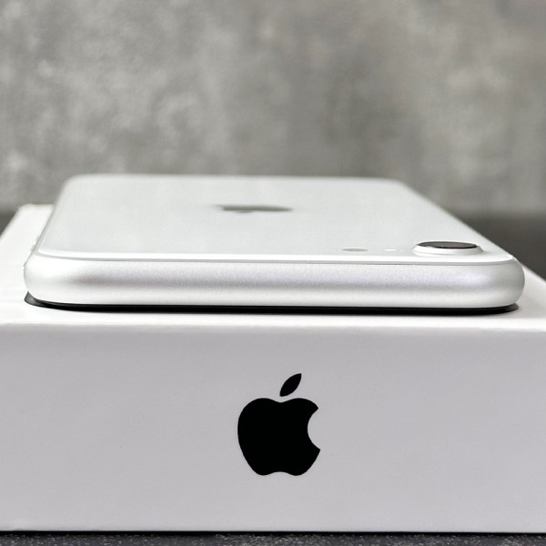iPhone SE 2 128Gb White Б/У