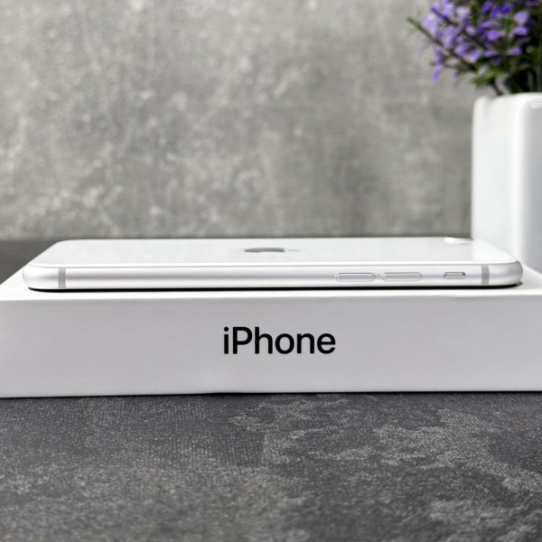 iPhone SE 2 128Gb White Б/У