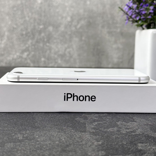 iPhone SE 2 128Gb White Б/У